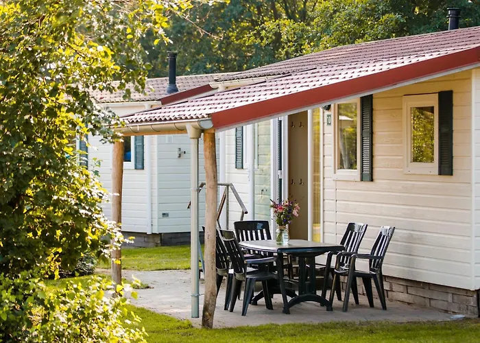 By Leukermeer Waterside Chalet