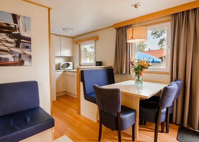 By Leukermeer Waterside * Well (Limburg)