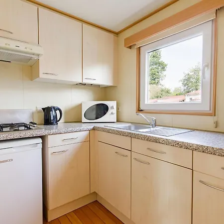 By Leukermeer Waterside Alpehytte *