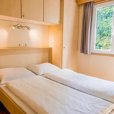 Alpehytte By Leukermeer Waterside