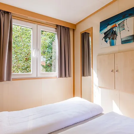 By Leukermeer Waterside Well (Limburg)