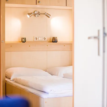 By Leukermeer Waterside Alpehytte