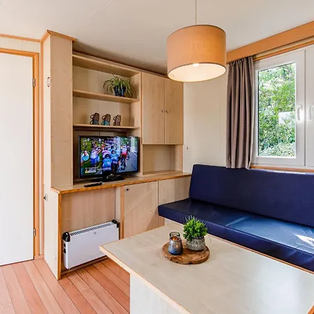 Alpehytte By Leukermeer Waterside *