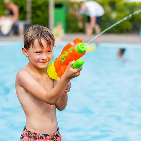 Alpehytte By Leukermeer Waterside